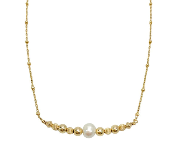 COLLIER AVA