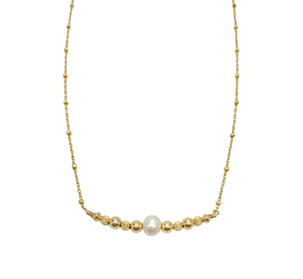 COLLIER AVA