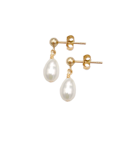 puces d'oreilles PEARL réalisées en Gold filled*14 carats, sont composées de perles de culture d'eau douce en forme de grain de riz.