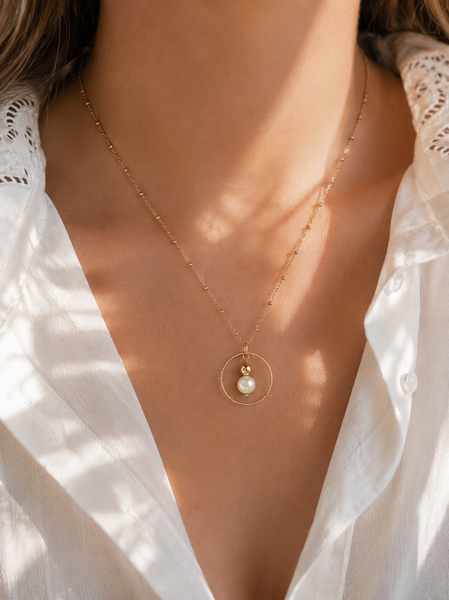 COLLIER LIVIA