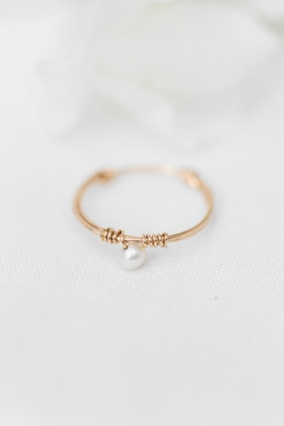 Bague écume en or laminé 14k composé d'une perle d'eau douce 