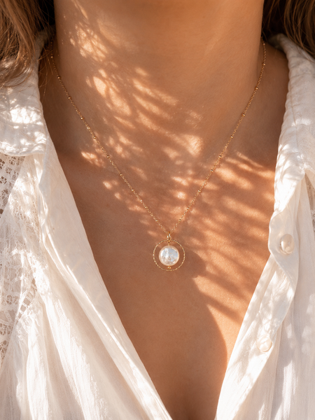 COLLIER NORA