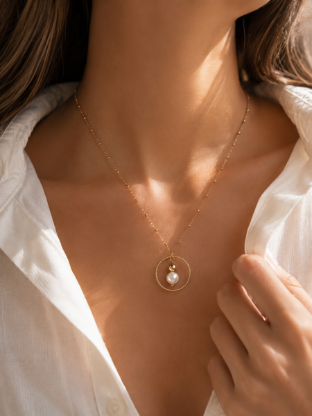 COLLIER LIVIA
