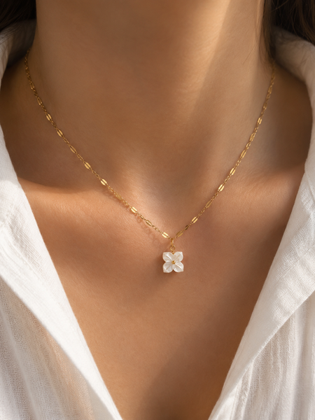 COLLIER ANNA