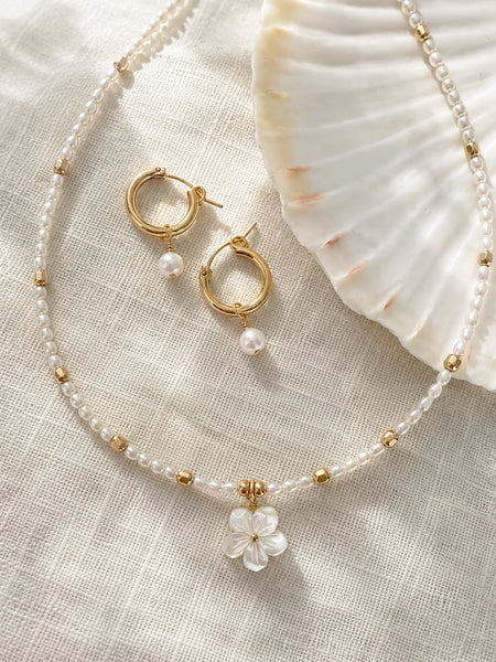 COLLIER FLORA