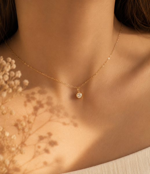 COLLIER ELIA