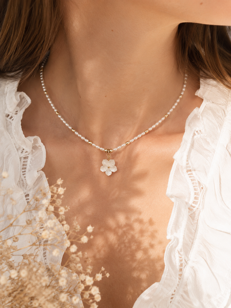 COLLIER FLORA