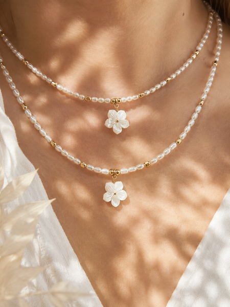 COLLIER FLORA