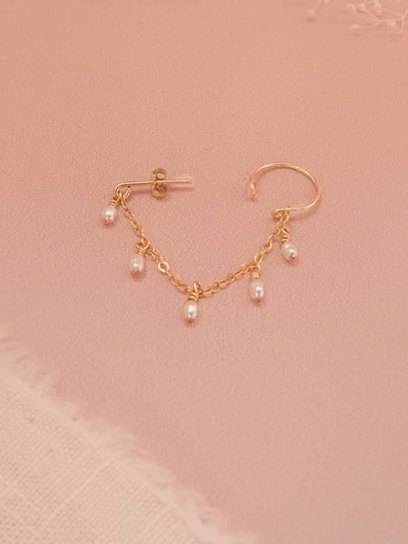Ear cuff douceur en or laminé 14k composé de 5 perles d'eau douce 