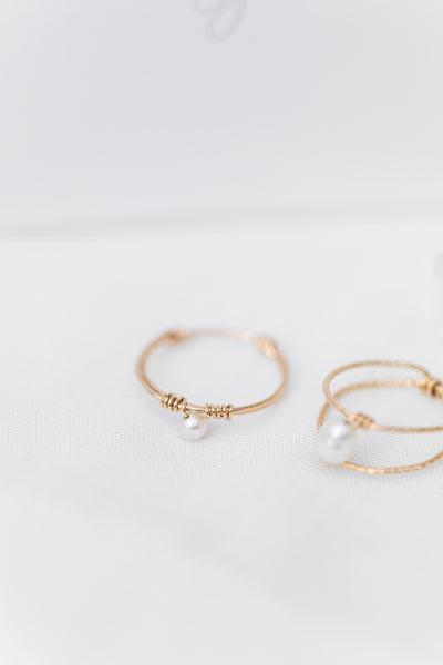 Bague écume en or laminé 14k composé d'une perle d'eau douce 