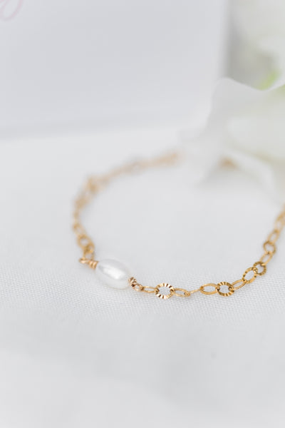 Bracelet Reflet en or laminé 14k composé d'une perle d'eau douce 