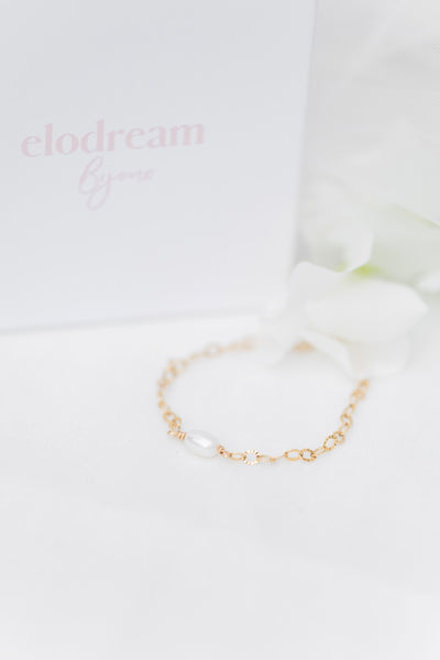 Bracelet Reflet en or laminé 14k composé d'une perle d'eau douce 