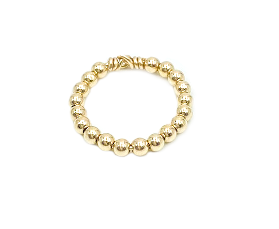 féminine et intemporelle, la bague STELLA, réalisée en plaqué or Gold filled*14 carats, est composée de perles ronde de 3 mm.