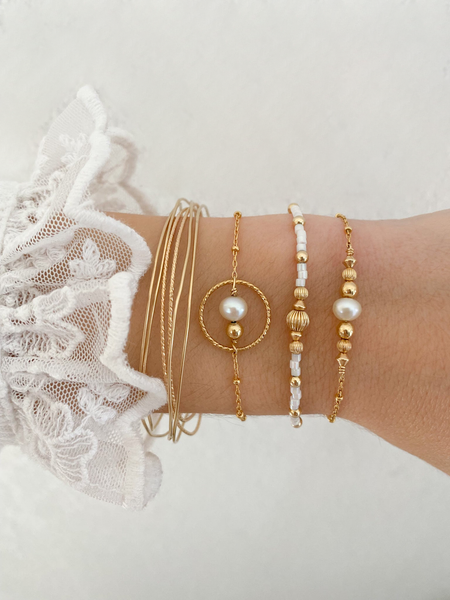 bracelet ava en plaqué or gold filled 14k composé de perles lisses et d'une perle de culture d'eau douce
