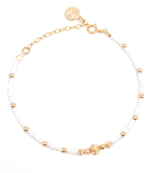 bracelet moorea en plaqué or gold filled composé de perles japonaises en verre nacrée et de perles or