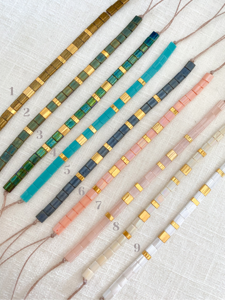 Bracelets composés de perles en verre japonaise et de perles plaqué or 24 carats 