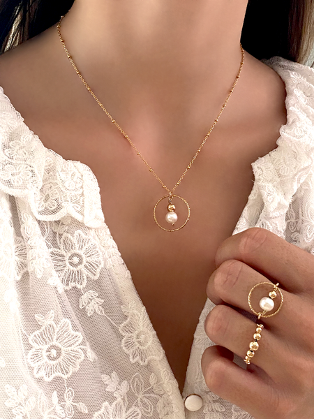 collier Livia en or gold filled 14k composé d'une perle d'eau douce et d'une perle en Gold filled