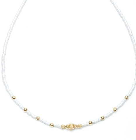 Collier Moorea en or gold filled 14 carats composé de perles japonaises nacrées