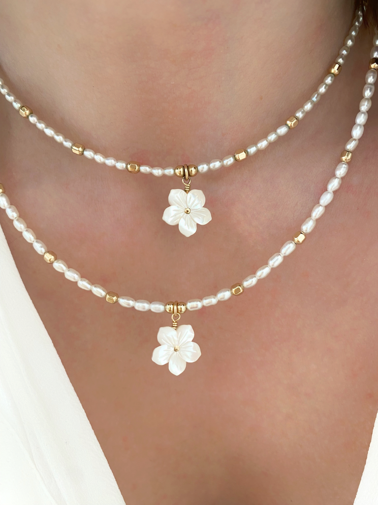 Collier FASHION JEWELRY - Fleur Argenté - Longueur 25 Cm (mi-long) - Neuve Avec étiquettes
